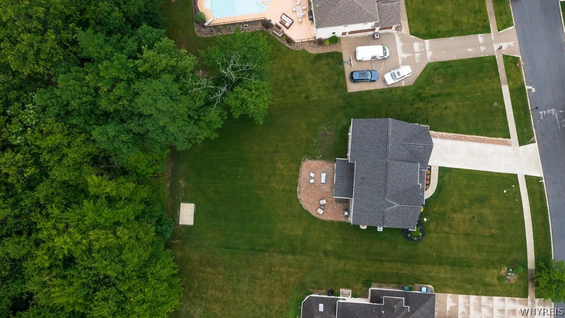 Property at 270 Forest Creek Lane, Grand Island, NY 14072 3