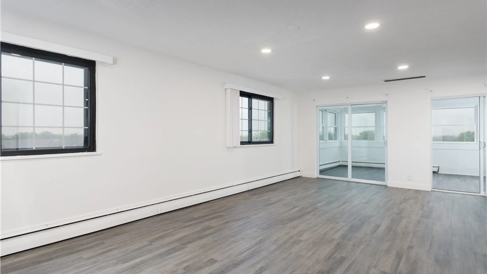 Property at 3015 Delaware (1 bdm Suites) Avenue, Tonawanda, NY 14217 3