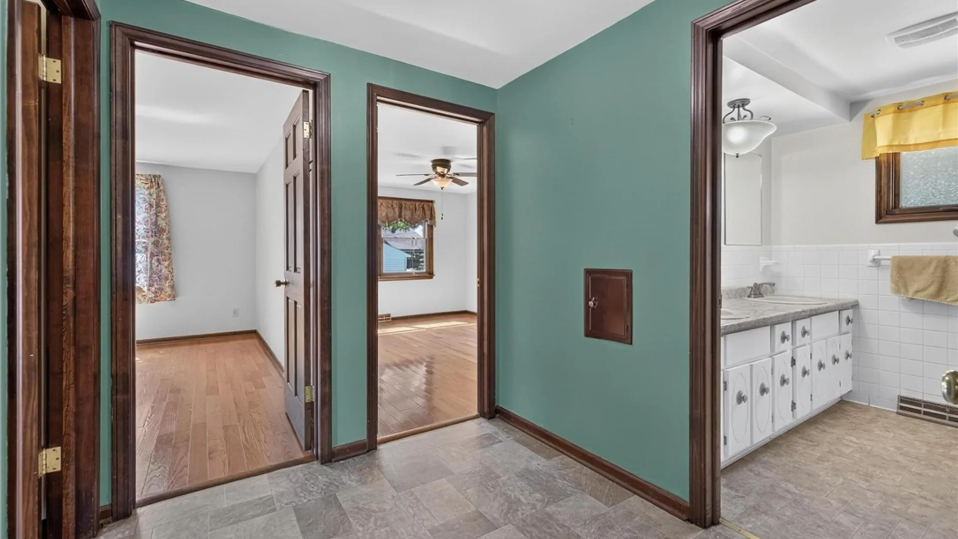 Property at 72 Carmelite Drive, West Seneca, NY 14224 10