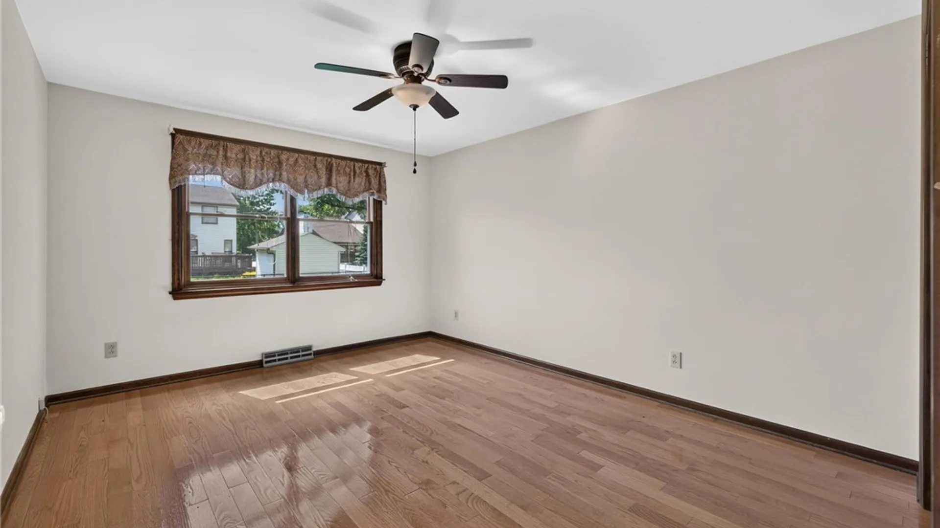Property at 72 Carmelite Drive, West Seneca, NY 14224 13