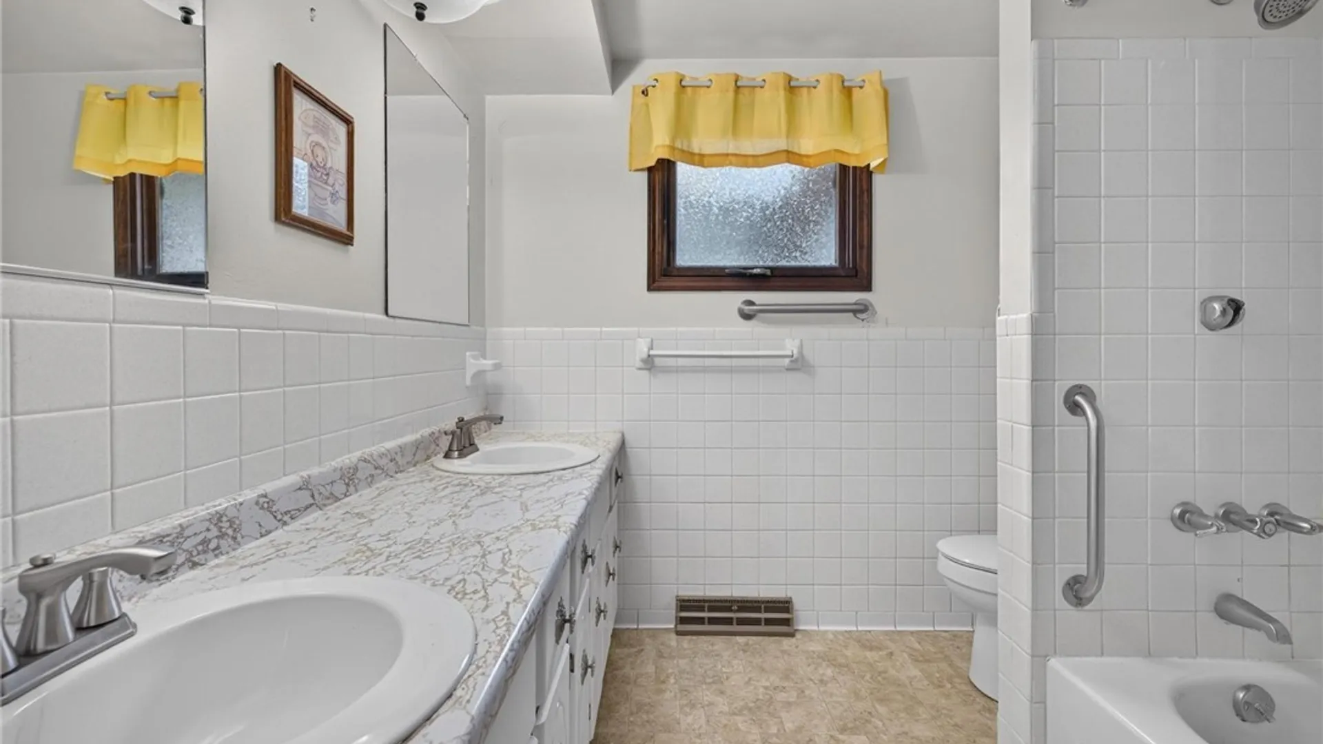 Property at 72 Carmelite Drive, West Seneca, NY 14224 14