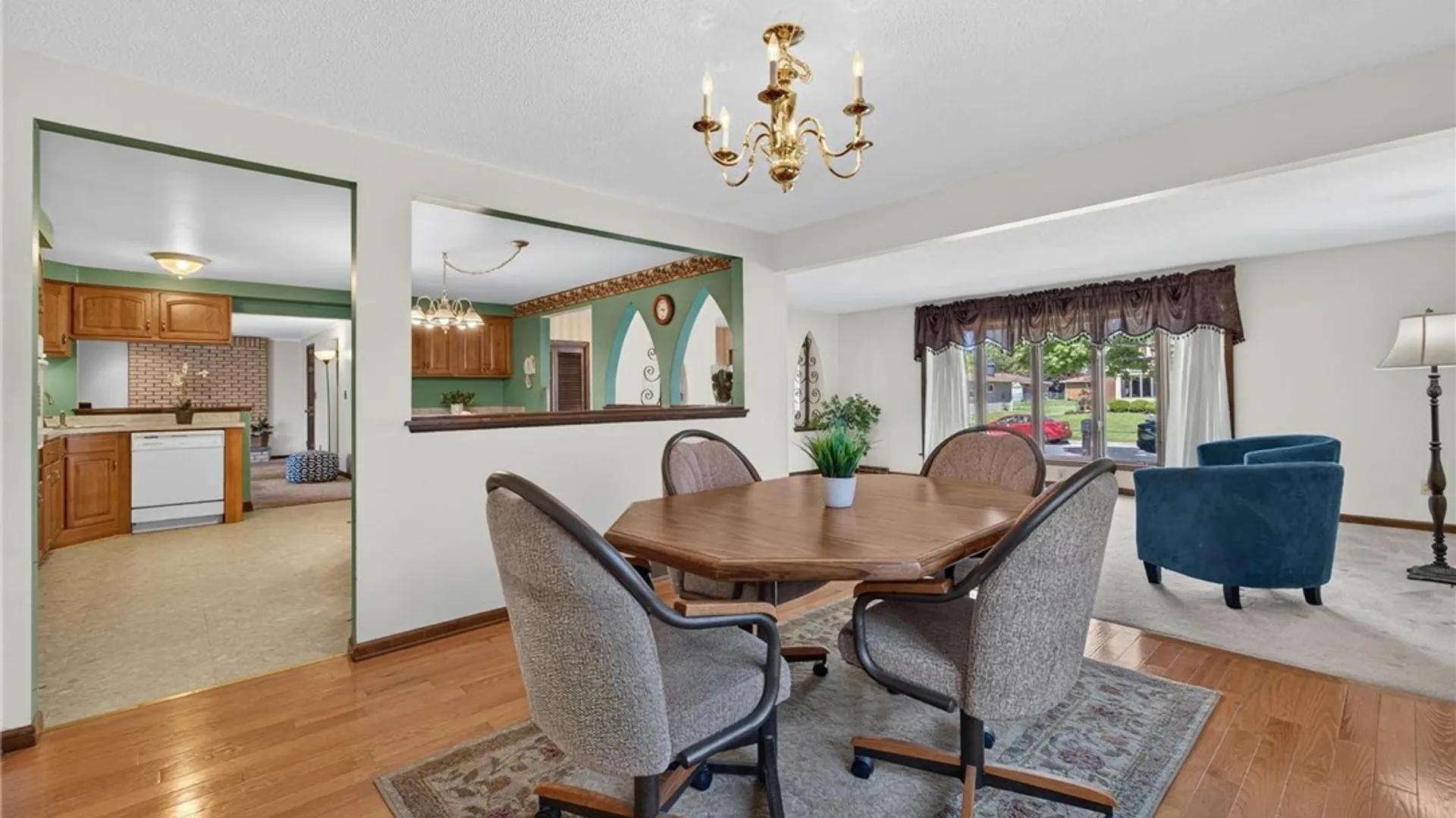 Property at 72 Carmelite Drive, West Seneca, NY 14224 16