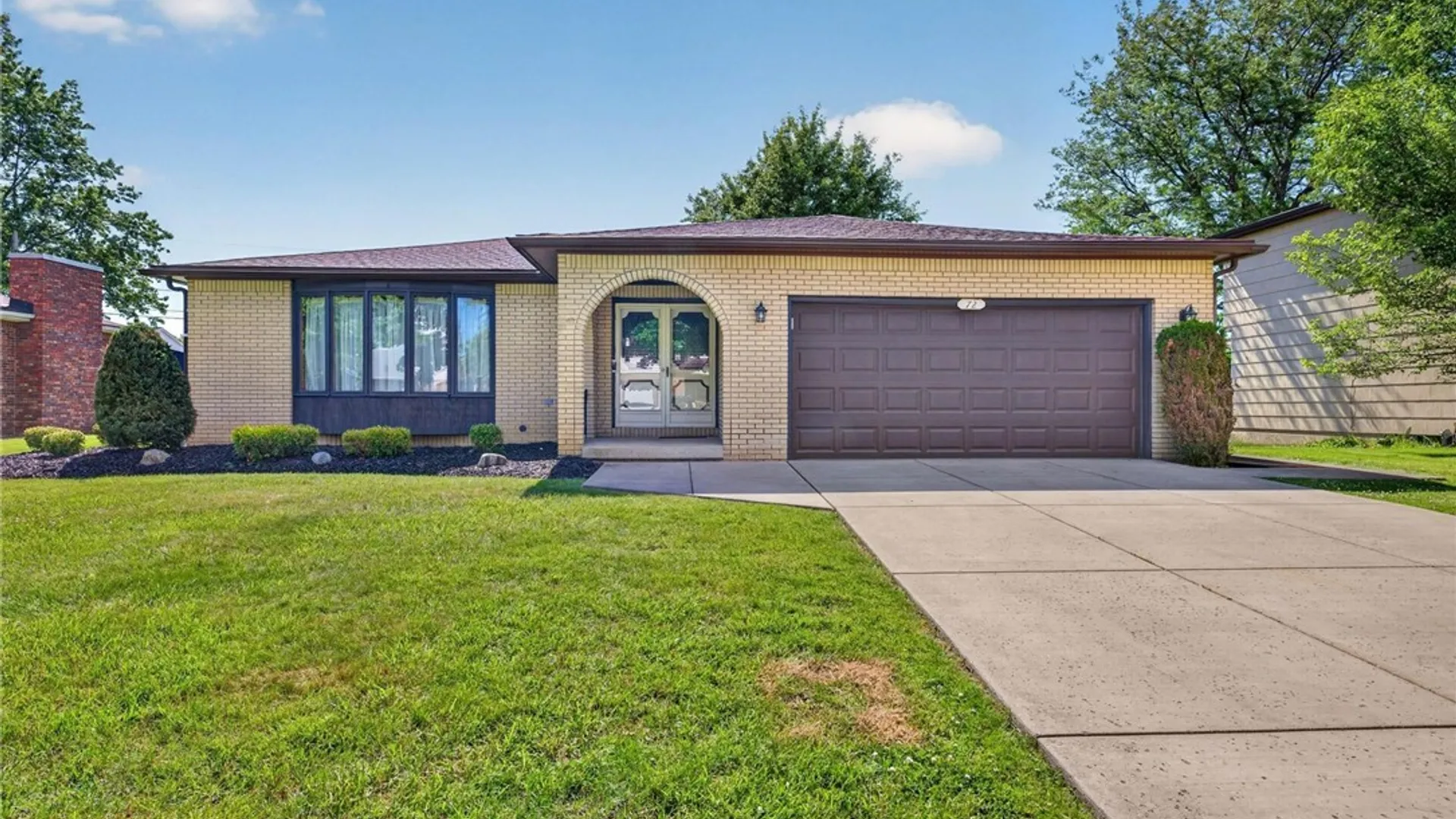 Property at 72 Carmelite Drive, West Seneca, NY 14224 2
