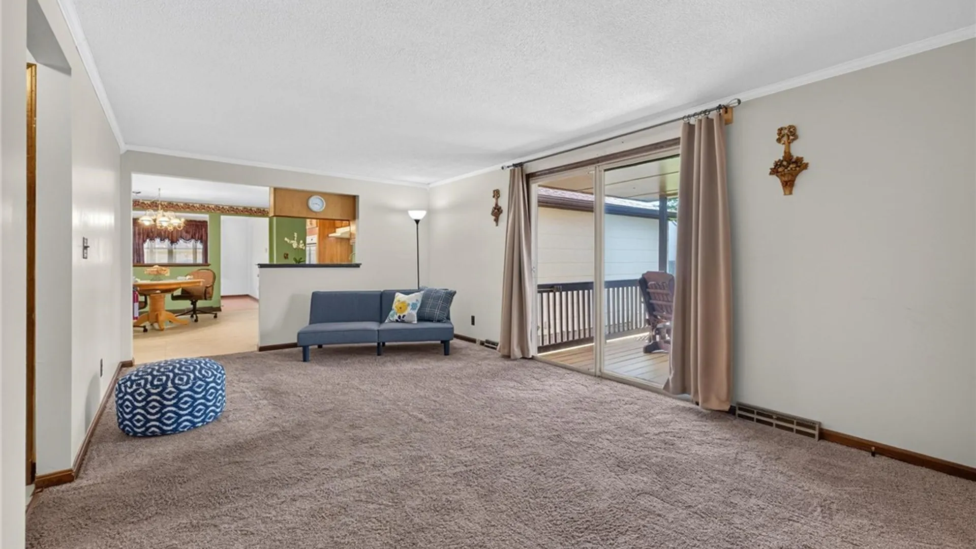 Property at 72 Carmelite Drive, West Seneca, NY 14224 24