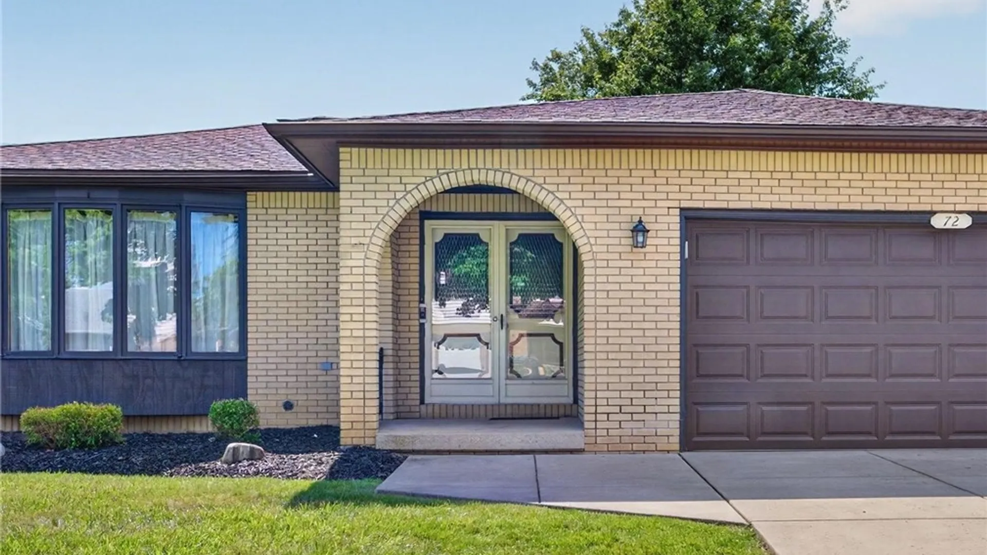 Property at 72 Carmelite Drive, West Seneca, NY 14224 3