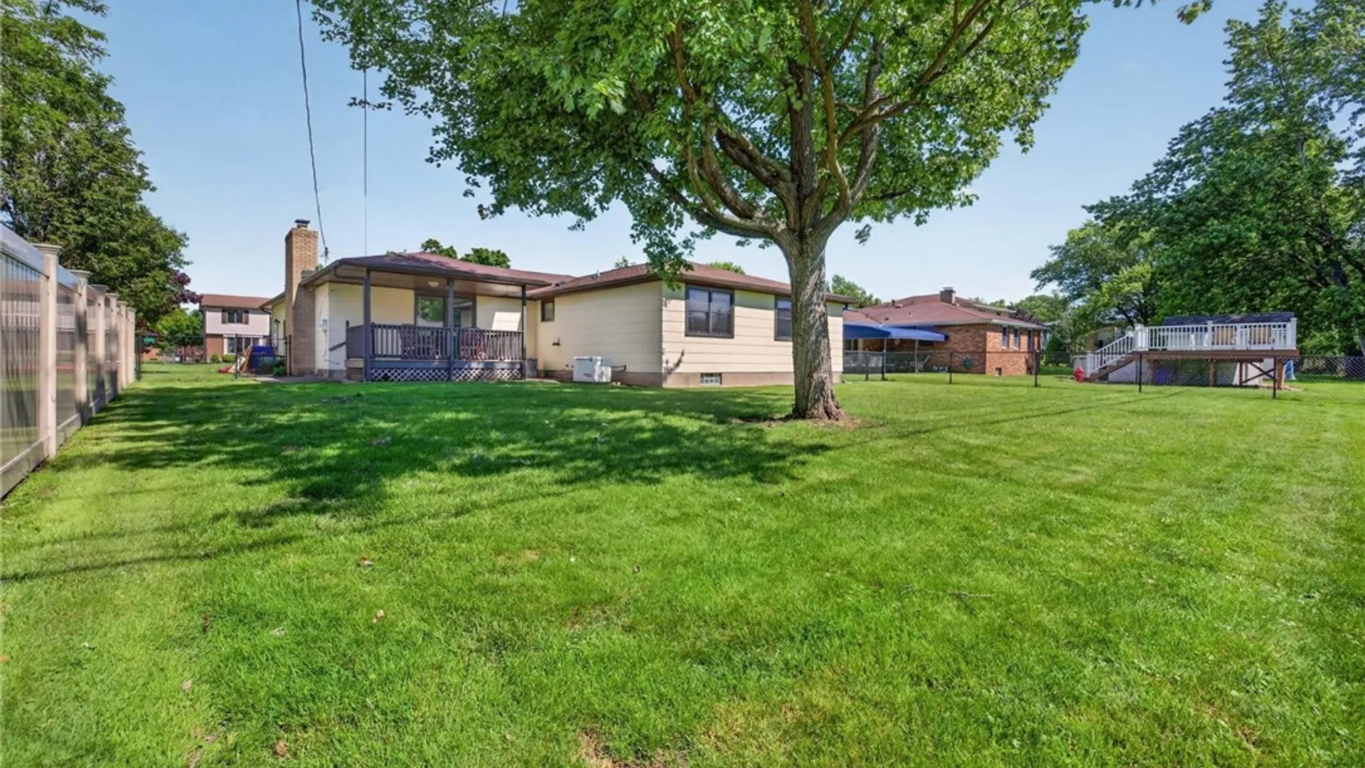 Property at 72 Carmelite Drive, West Seneca, NY 14224 36