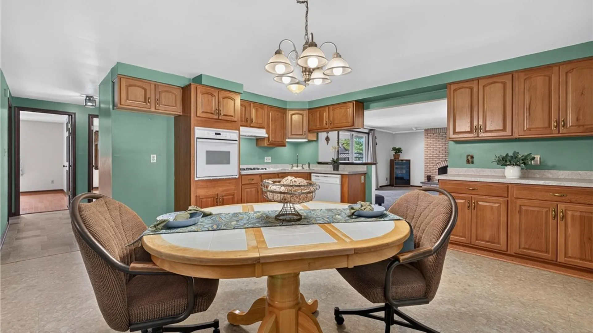 Property at 72 Carmelite Drive, West Seneca, NY 14224 6