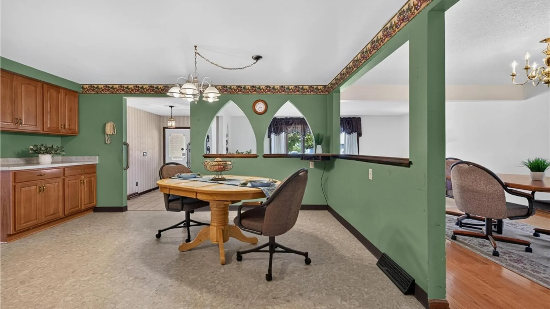 Property at 72 Carmelite Drive, West Seneca, NY 14224 9