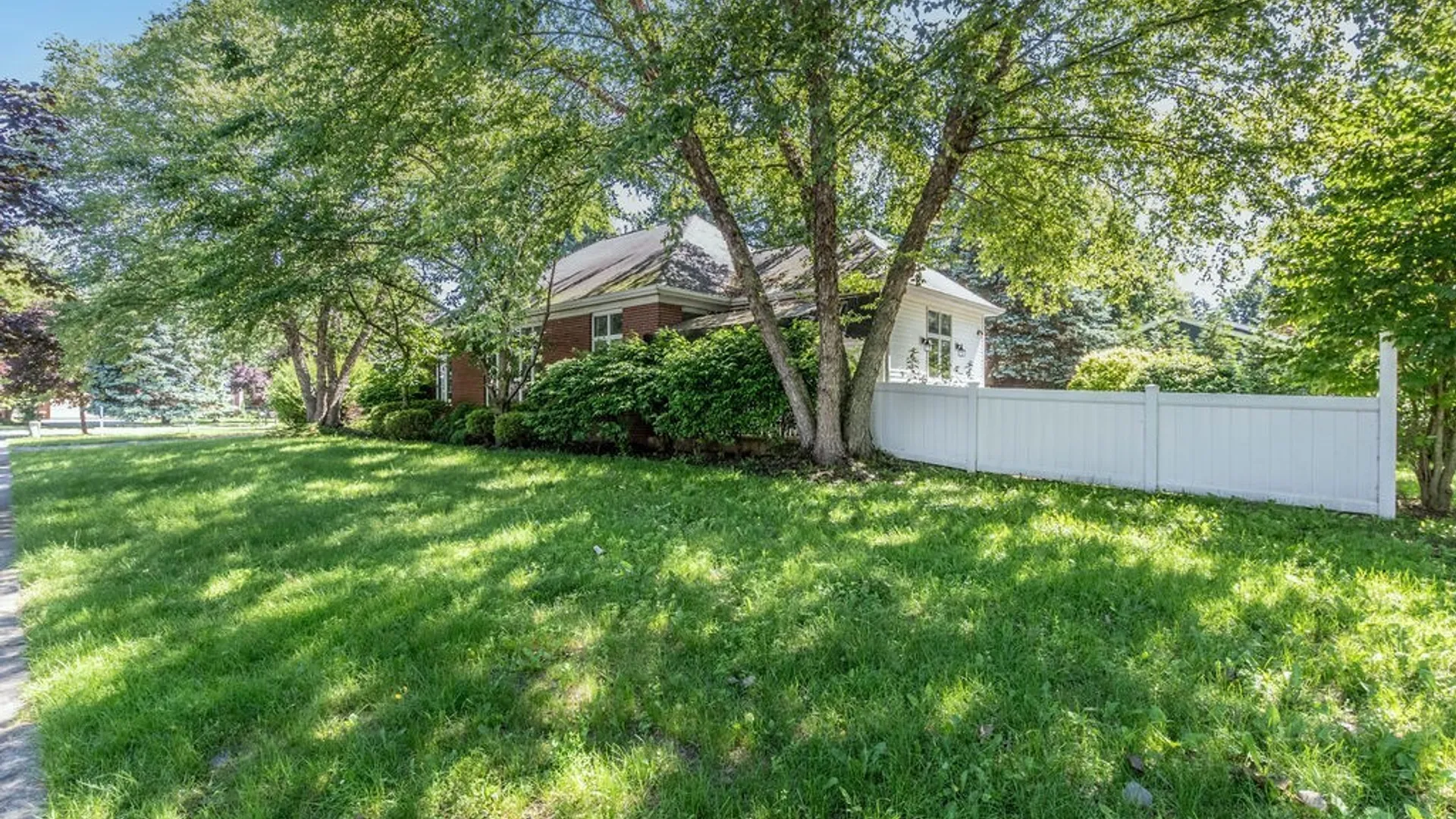 Property at 15 Brookshire Court, Amherst, NY 14051 41