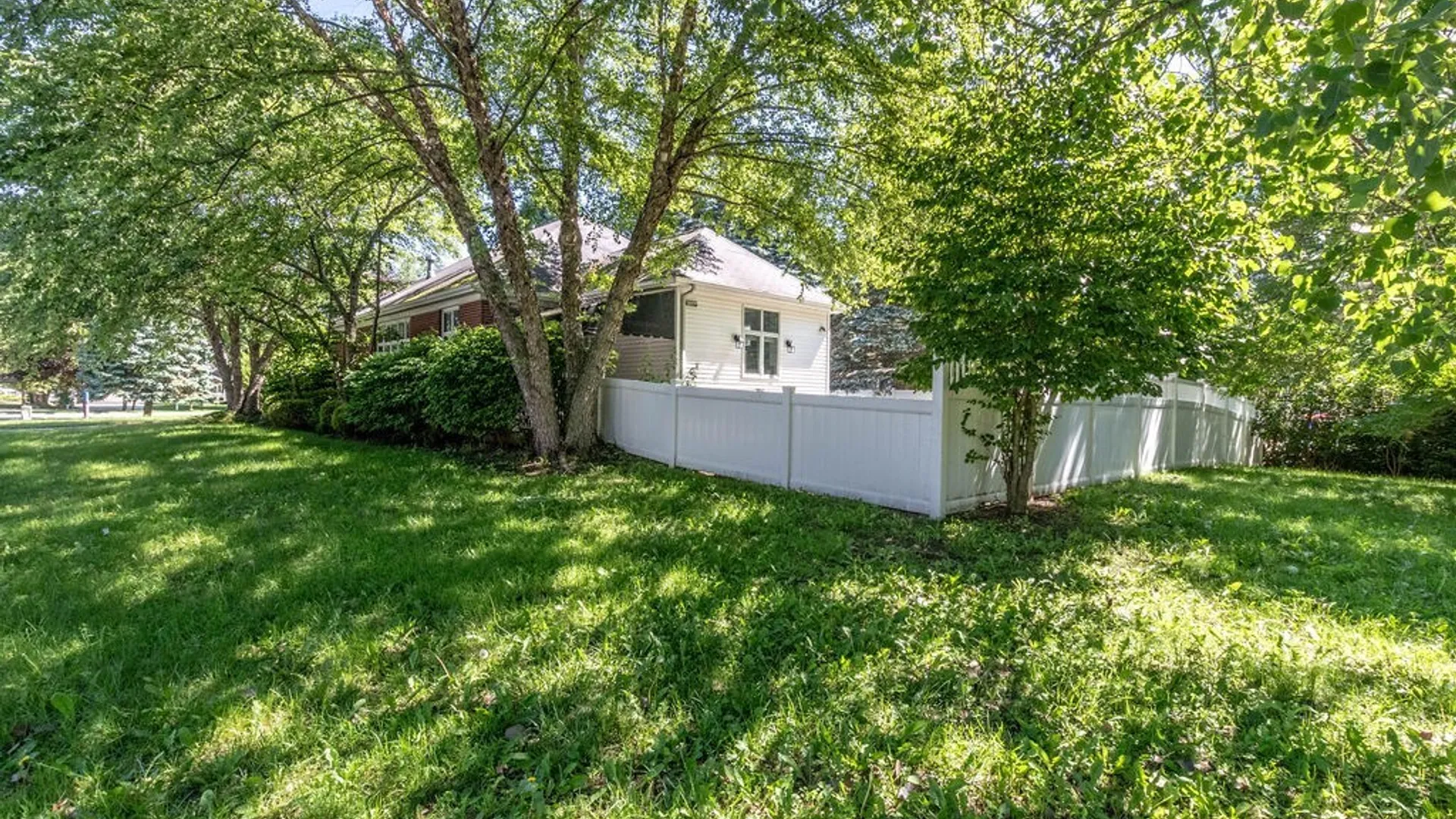 Property at 15 Brookshire Court, Amherst, NY 14051 45