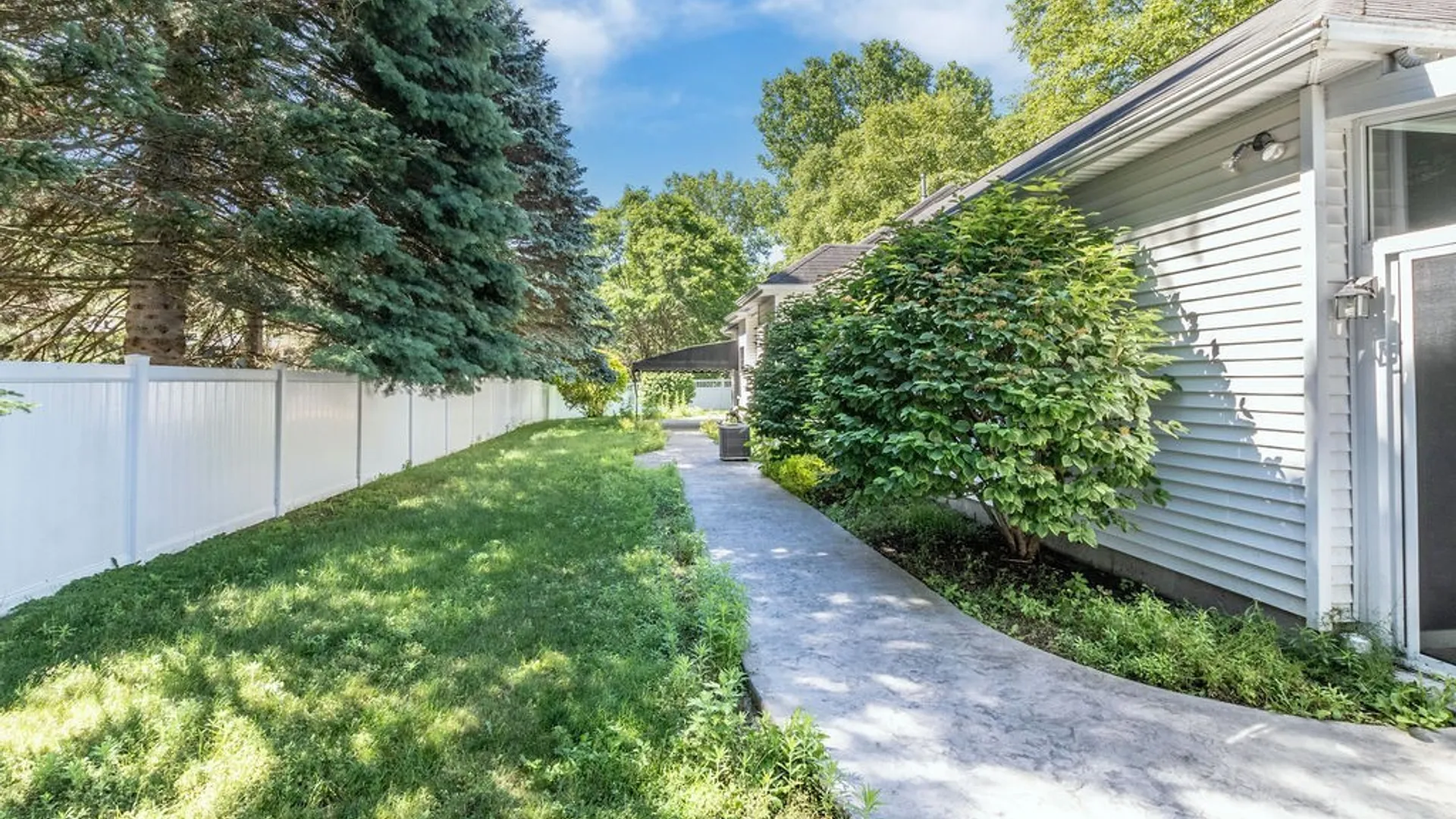Property at 15 Brookshire Court, Amherst, NY 14051 47