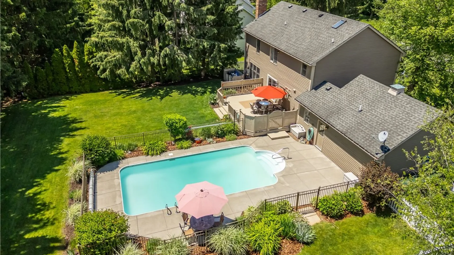 Property at 129 Caversham Woods, Pittsford, NY 14534 2
