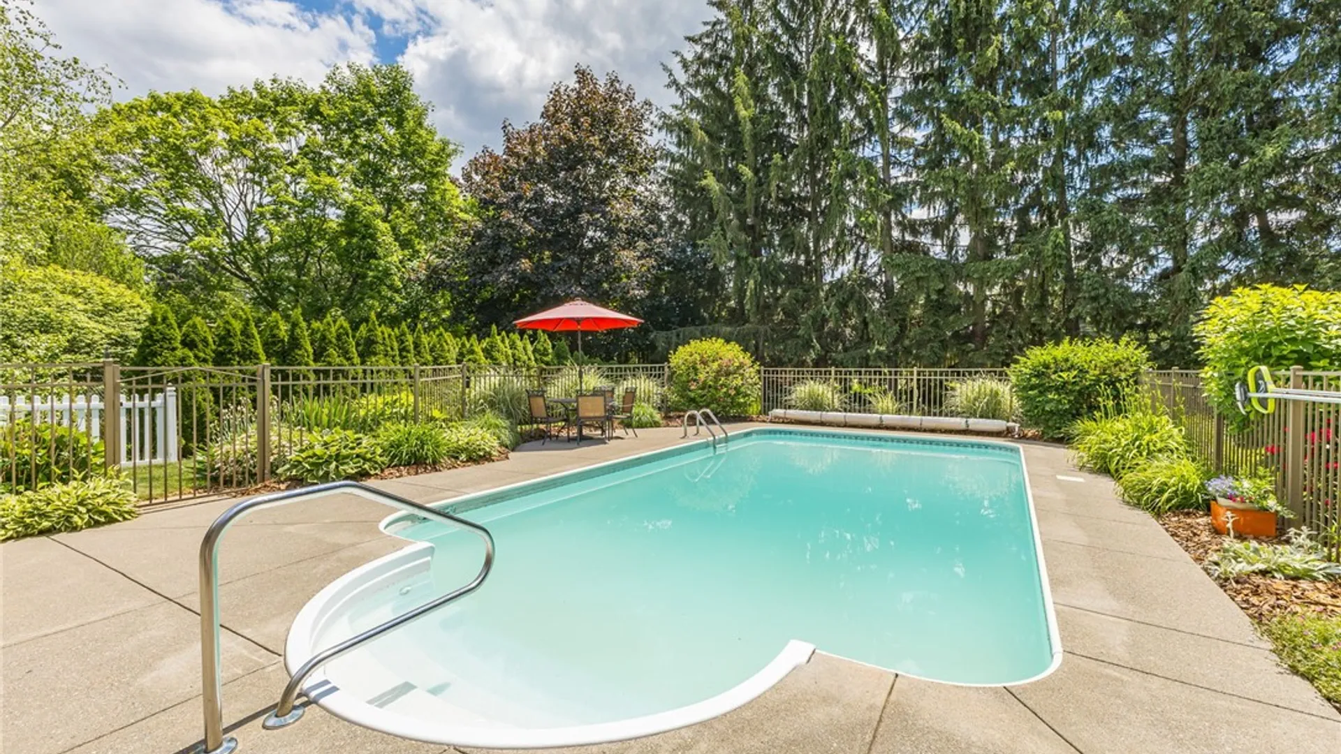 Property at 129 Caversham Woods, Pittsford, NY 14534 3