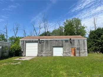 Property at 3204 Highland Avenue, Niagara Falls, NY 14305