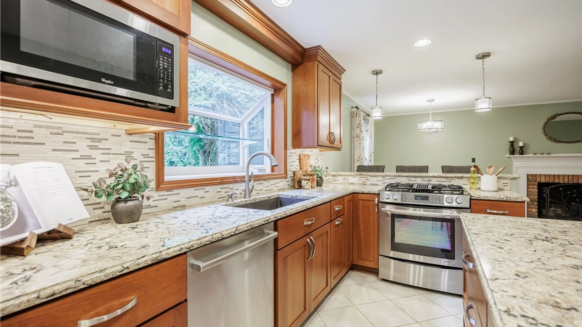 Property at 10 Glendower Circle, Pittsford, NY 14534 12