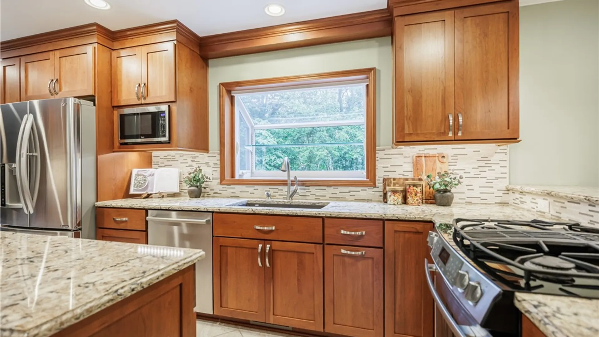 Property at 10 Glendower Circle, Pittsford, NY 14534 13