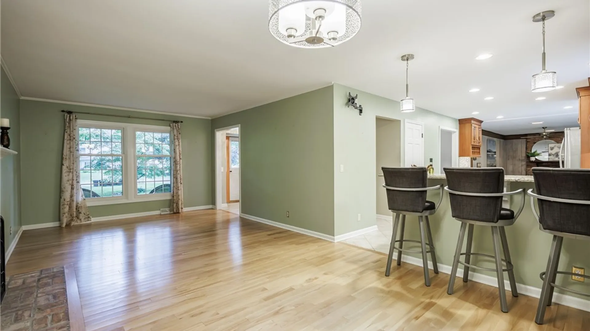 Property at 10 Glendower Circle, Pittsford, NY 14534 20