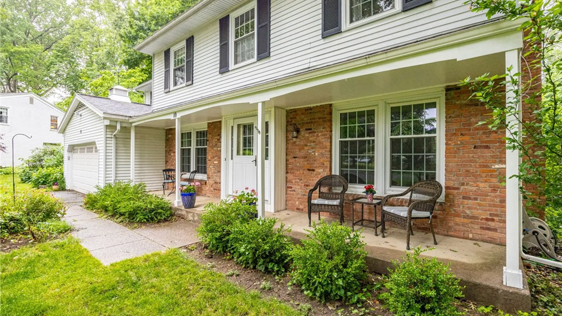 Property at 10 Glendower Circle, Pittsford, NY 14534 3
