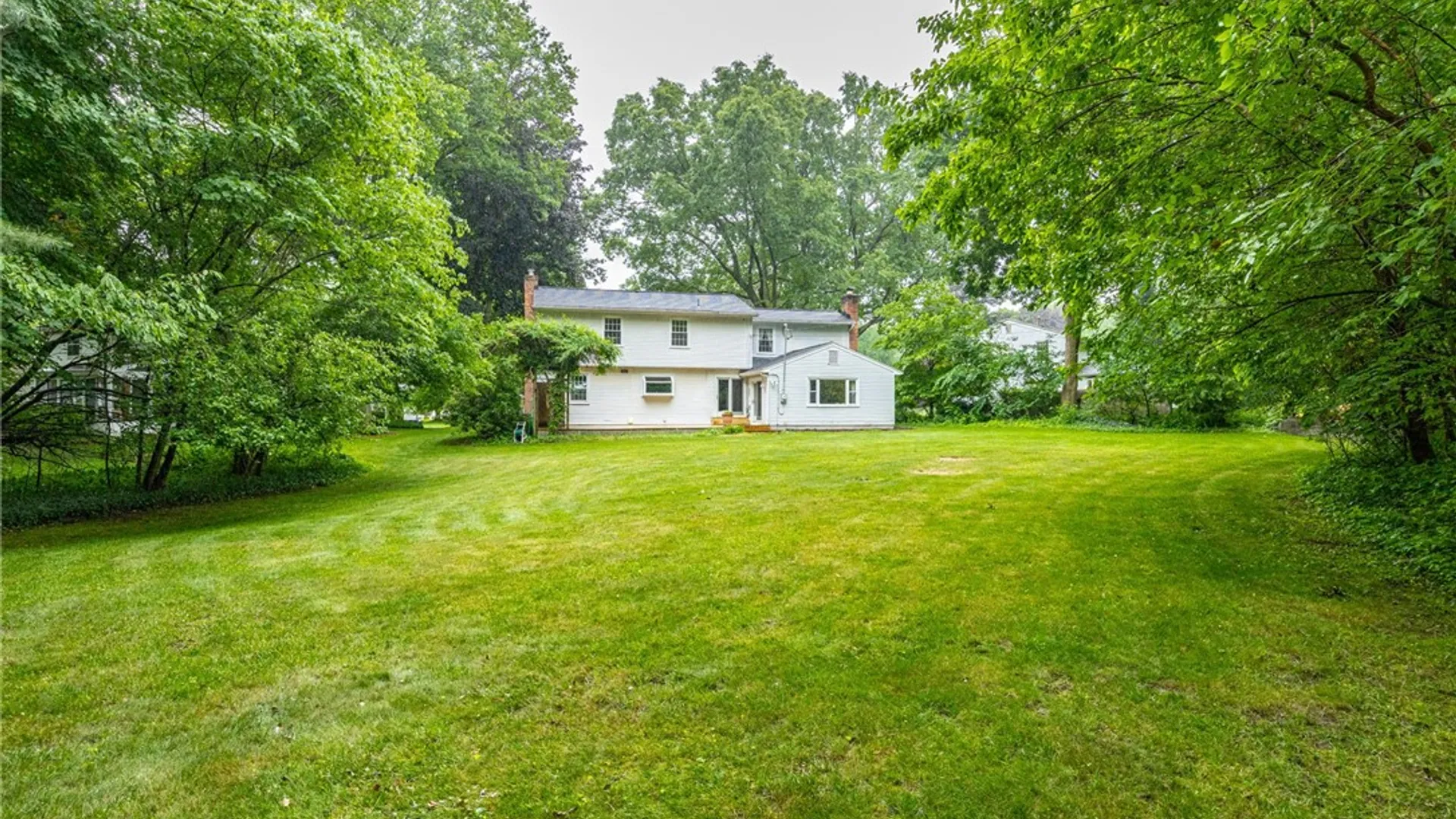 Property at 10 Glendower Circle, Pittsford, NY 14534 4