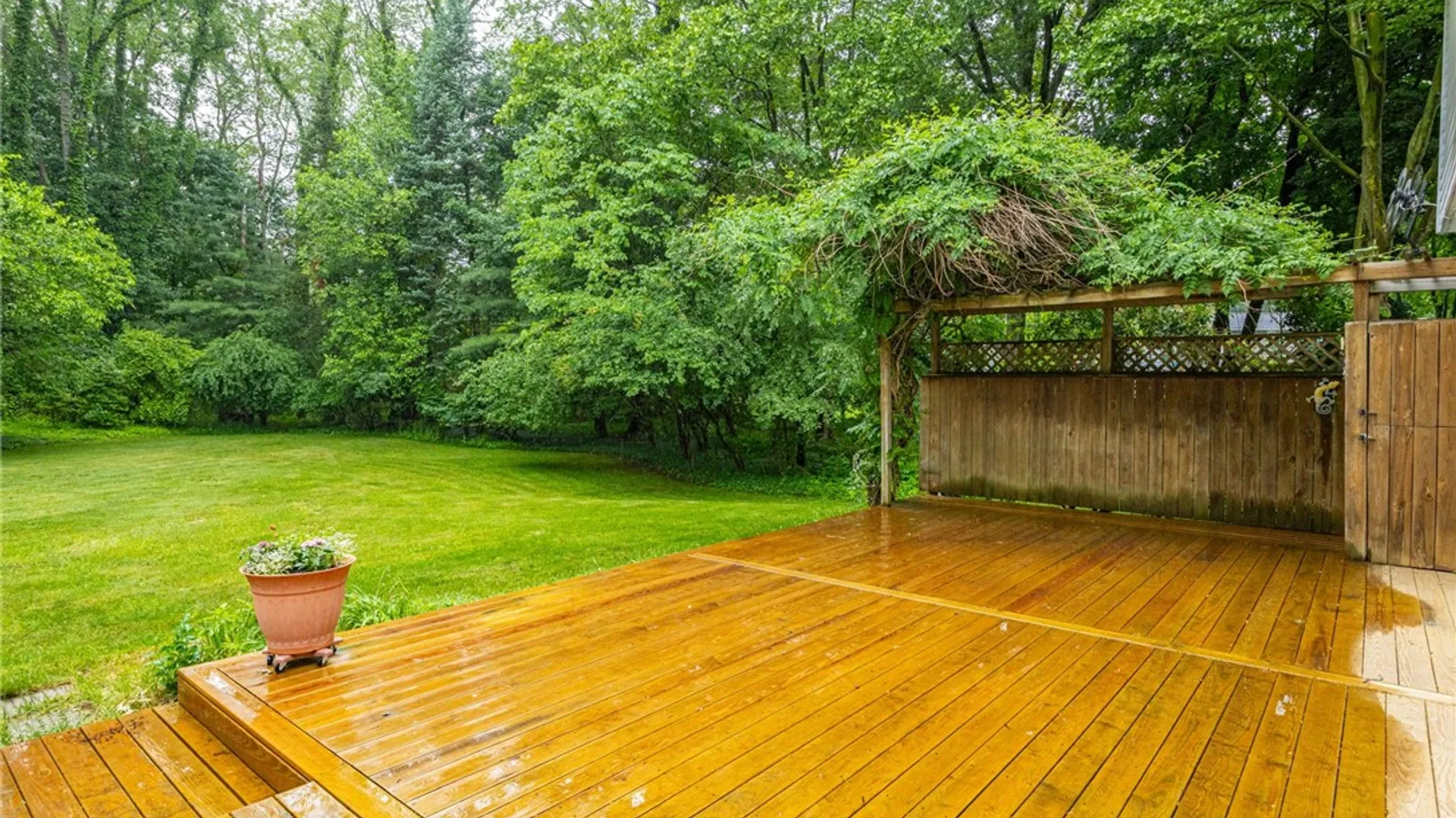 Property at 10 Glendower Circle, Pittsford, NY 14534 5