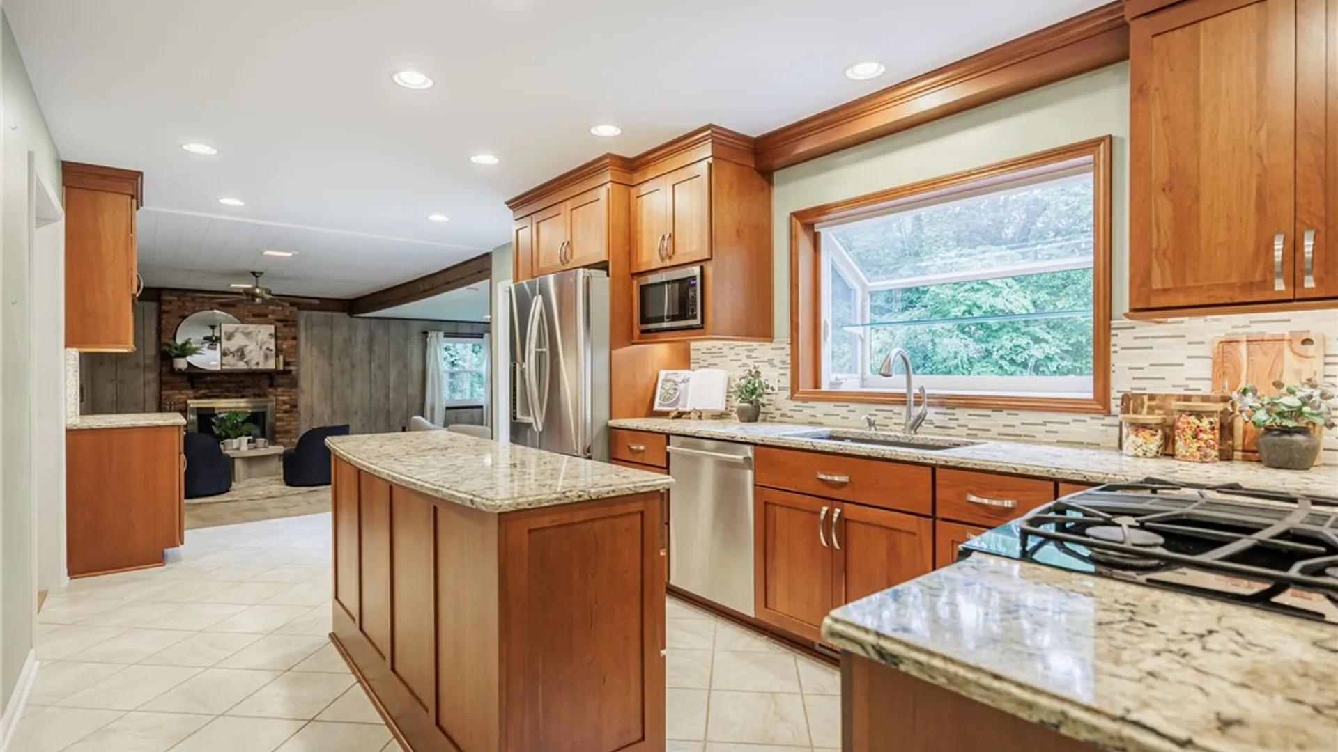 Property at 10 Glendower Circle, Pittsford, NY 14534 9