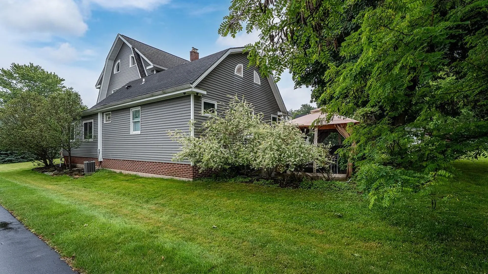 Property at 110 N Cayuga Road, Amherst, NY 14221 46