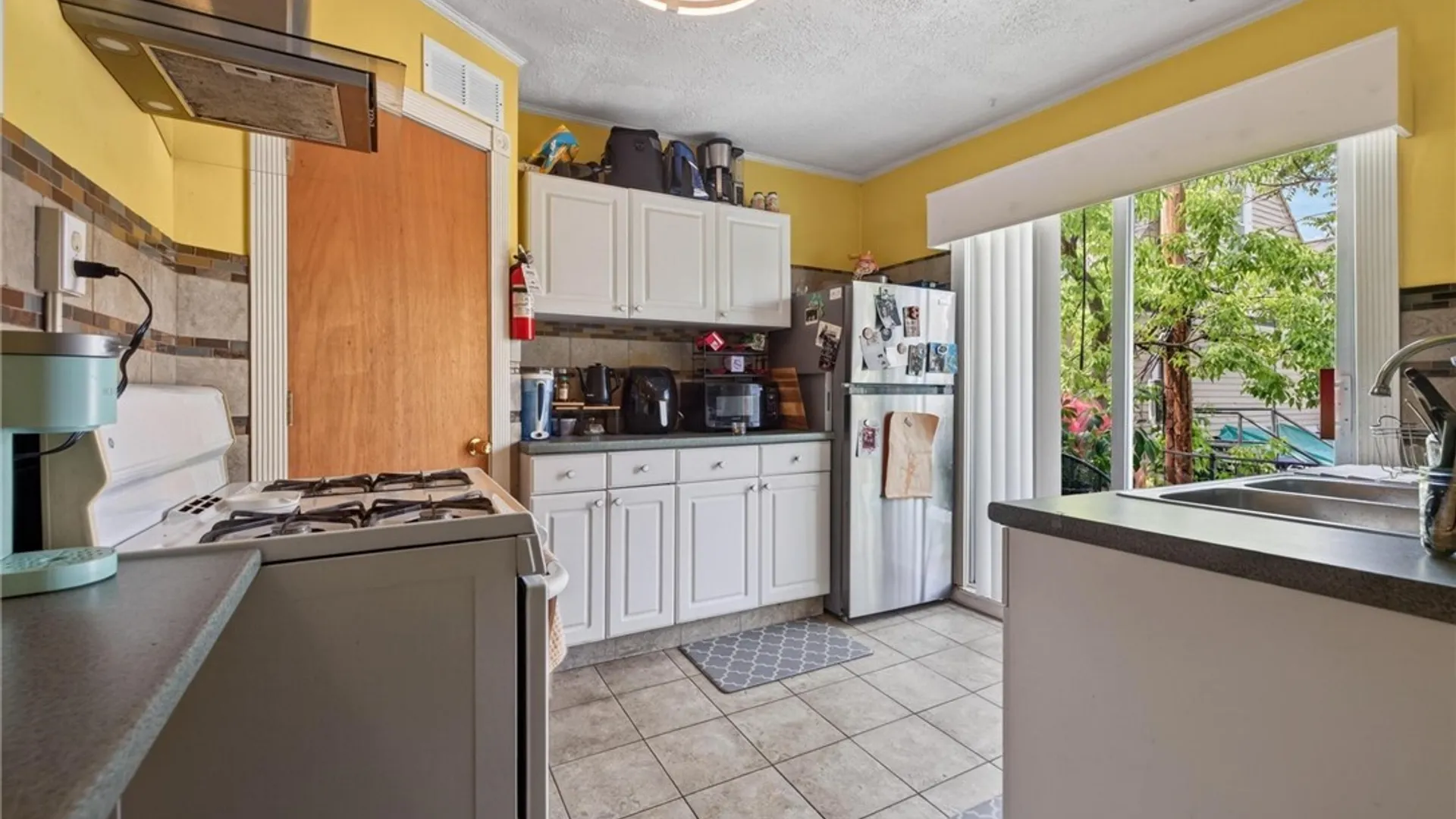 Property at 736 Elmwood Avenue, Buffalo, NY 14222 28