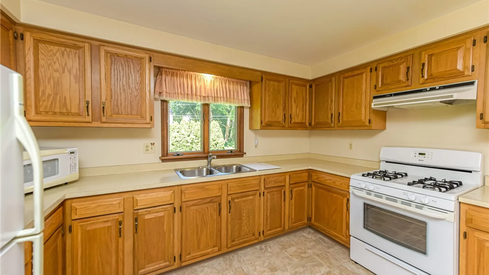 Property at 67 Briar Wood Lane, Greece, NY 14626 5
