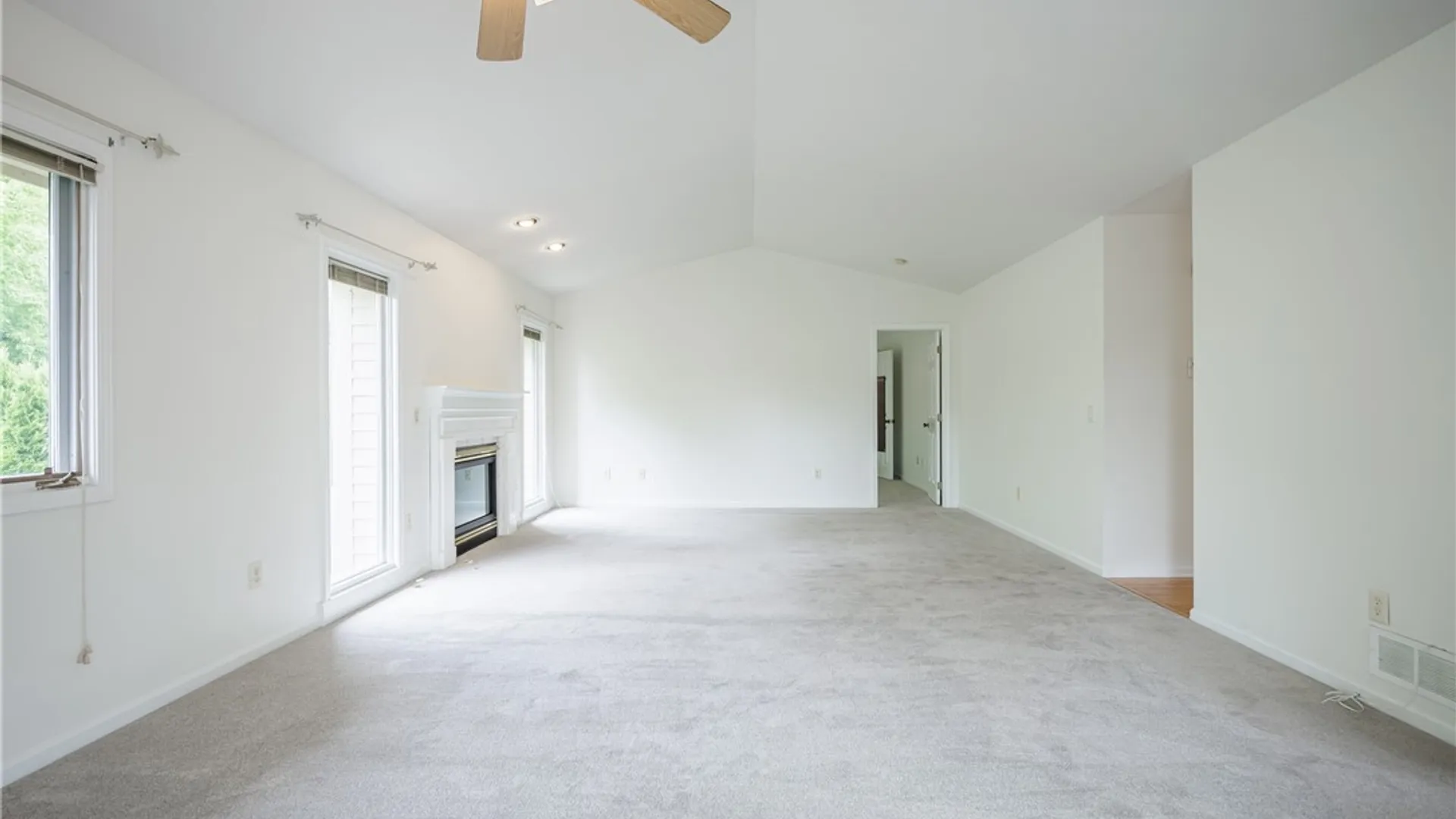 Property at 10 Baywood Lane, Penfield, NY 14580 12