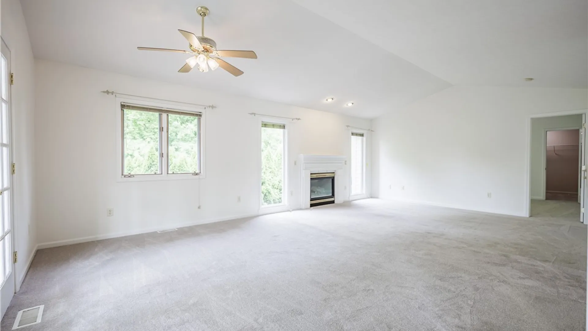 Property at 10 Baywood Lane, Penfield, NY 14580 13