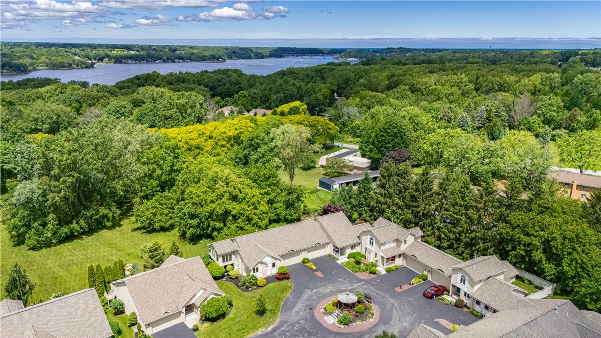 Property at 10 Baywood Lane, Penfield, NY 14580 2