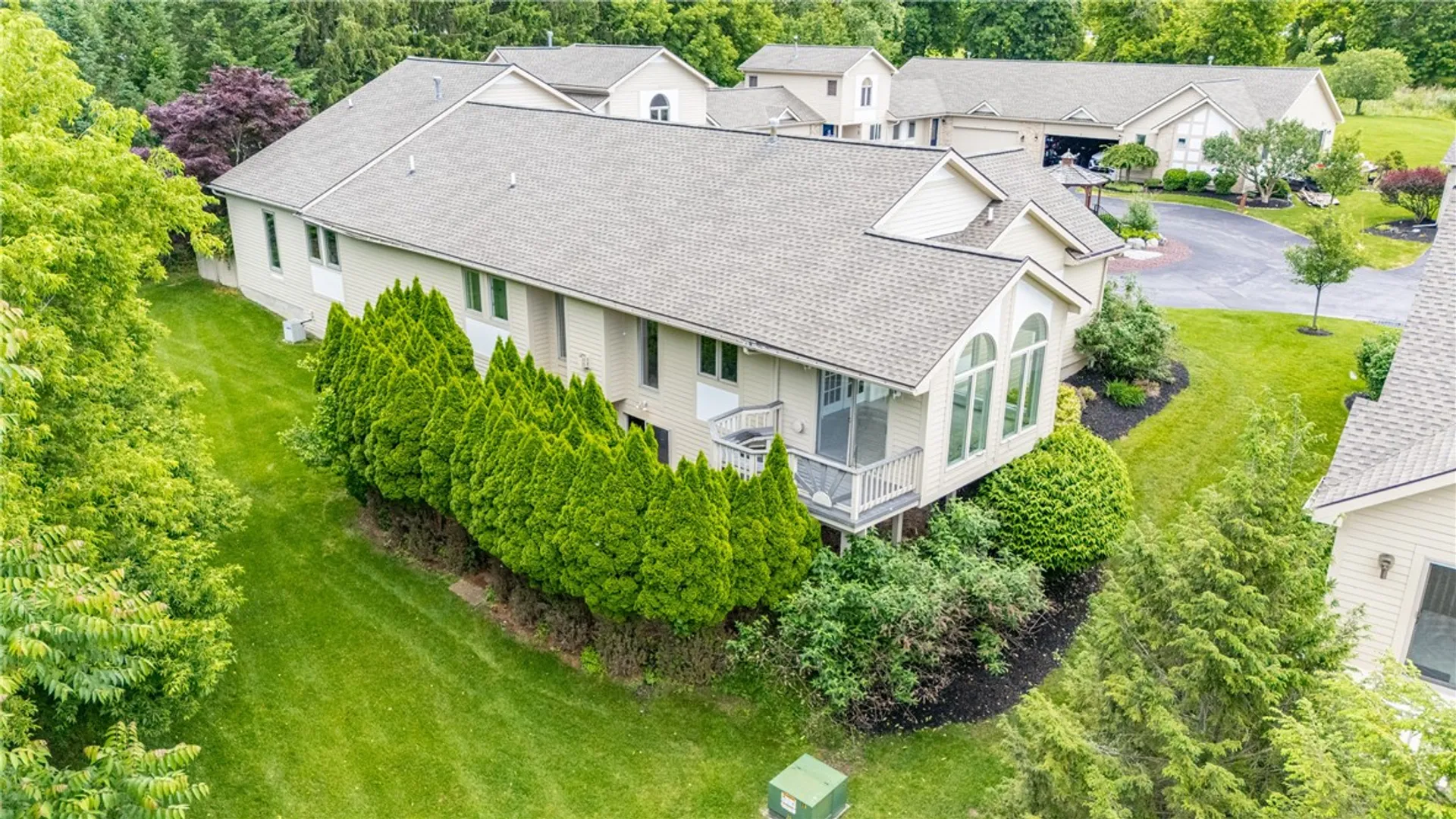 Property at 10 Baywood Lane, Penfield, NY 14580 20