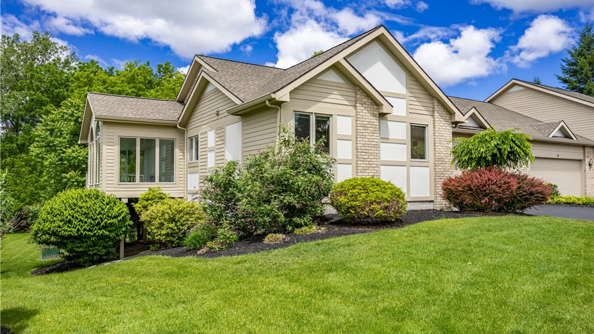 Property at 10 Baywood Lane, Penfield, NY 14580 4