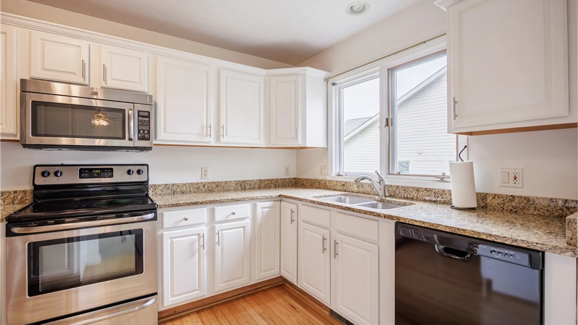 Property at 10 Baywood Lane, Penfield, NY 14580 9
