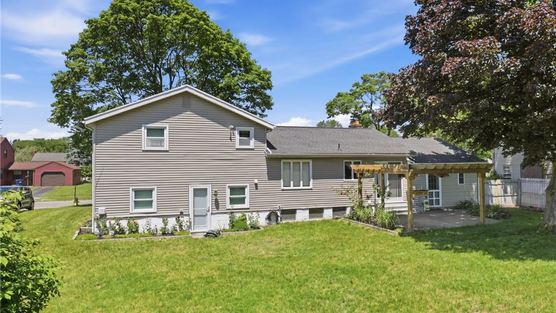 Property at 81 Minocqua Dr, Irondequoit, NY 14617 24