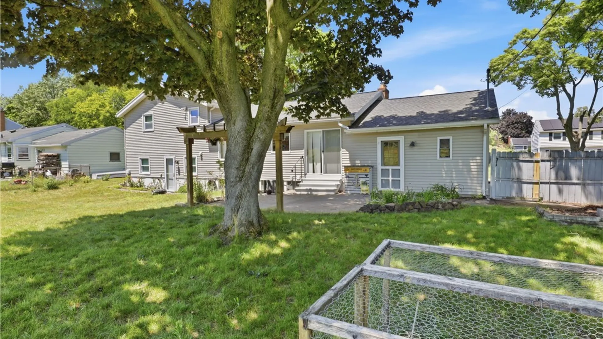 Property at 81 Minocqua Dr, Irondequoit, NY 14617 26