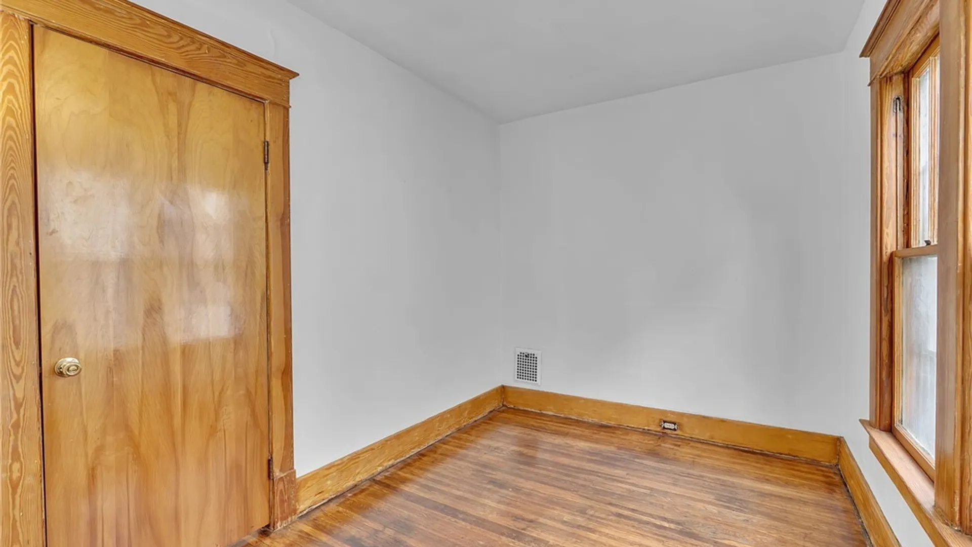 Property at 91 Saint Johns Parkside Street, Buffalo, NY 14210 17
