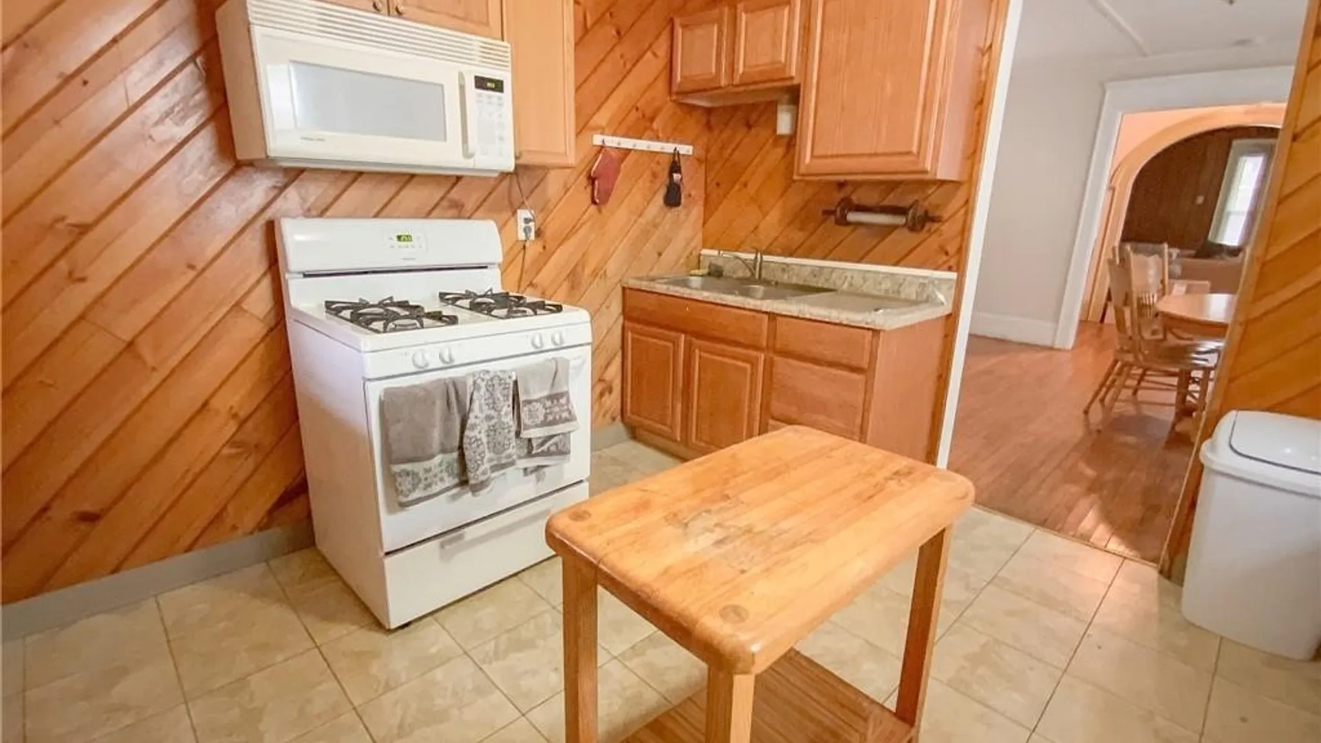Property at 909 Ackerman Avenue, Syracuse, NY 13210 6