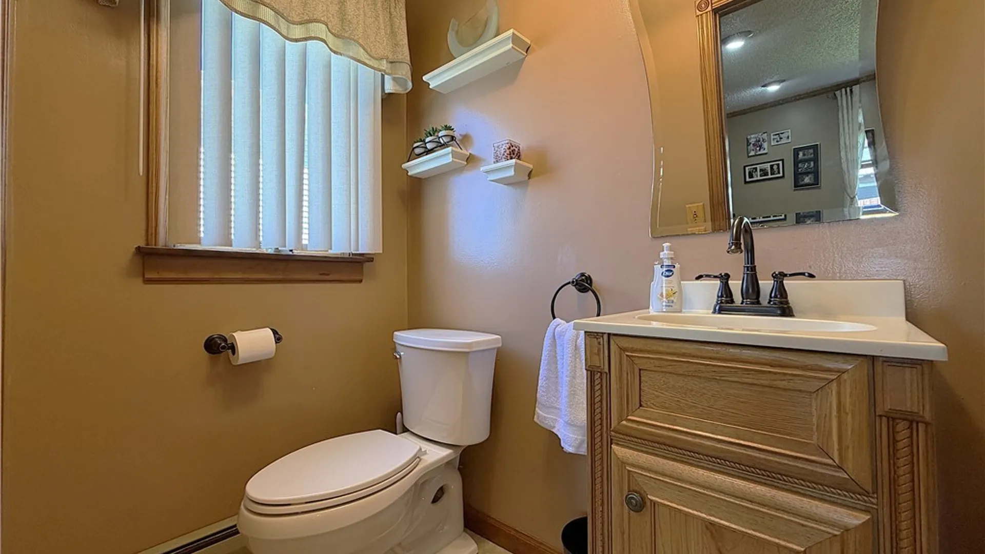 Property at 2 Autumn Lane, Cheektowaga, NY 14043 15