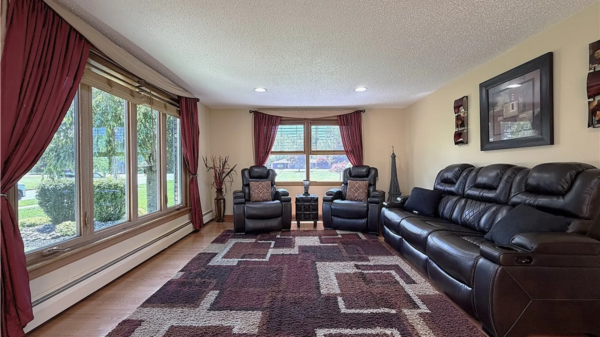 Property at 2 Autumn Lane, Cheektowaga, NY 14043 21