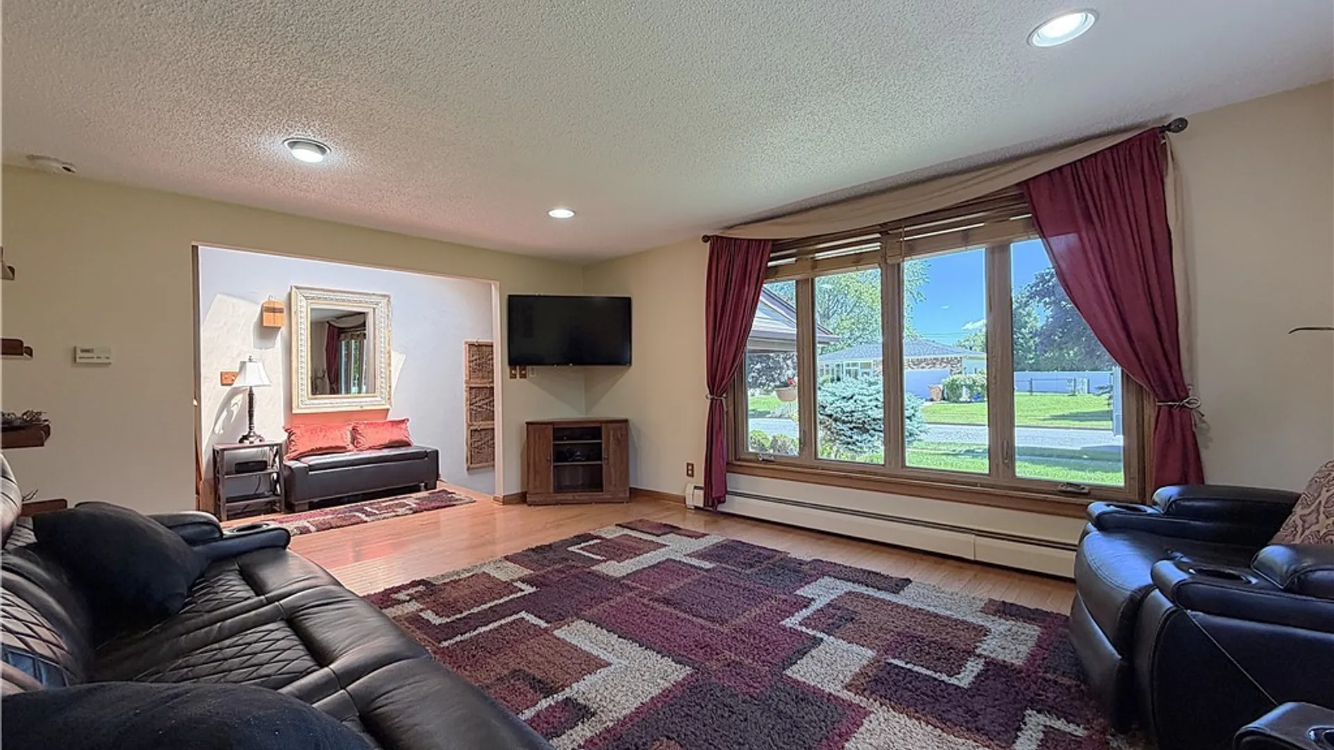Property at 2 Autumn Lane, Cheektowaga, NY 14043 22
