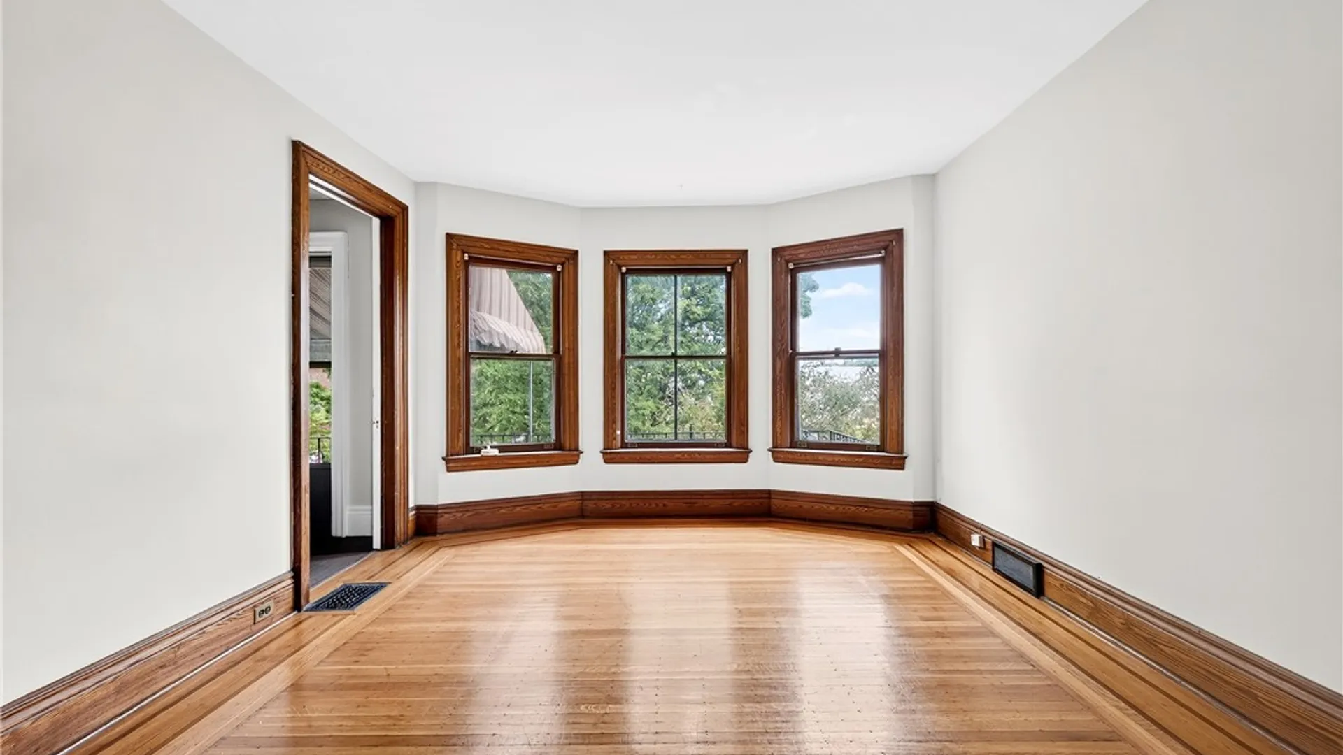 Property at 289 Auburn Avenue, Buffalo, NY 14213 5