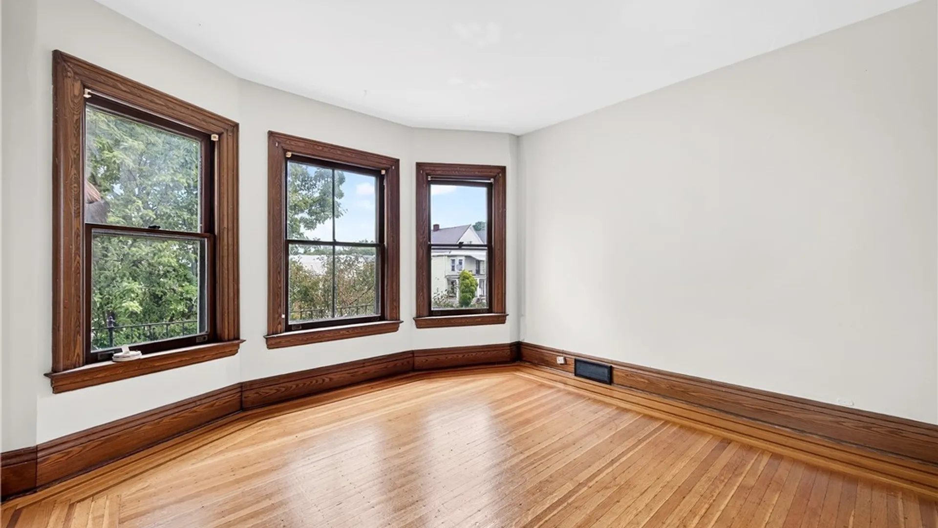 Property at 289 Auburn Avenue, Buffalo, NY 14213 6