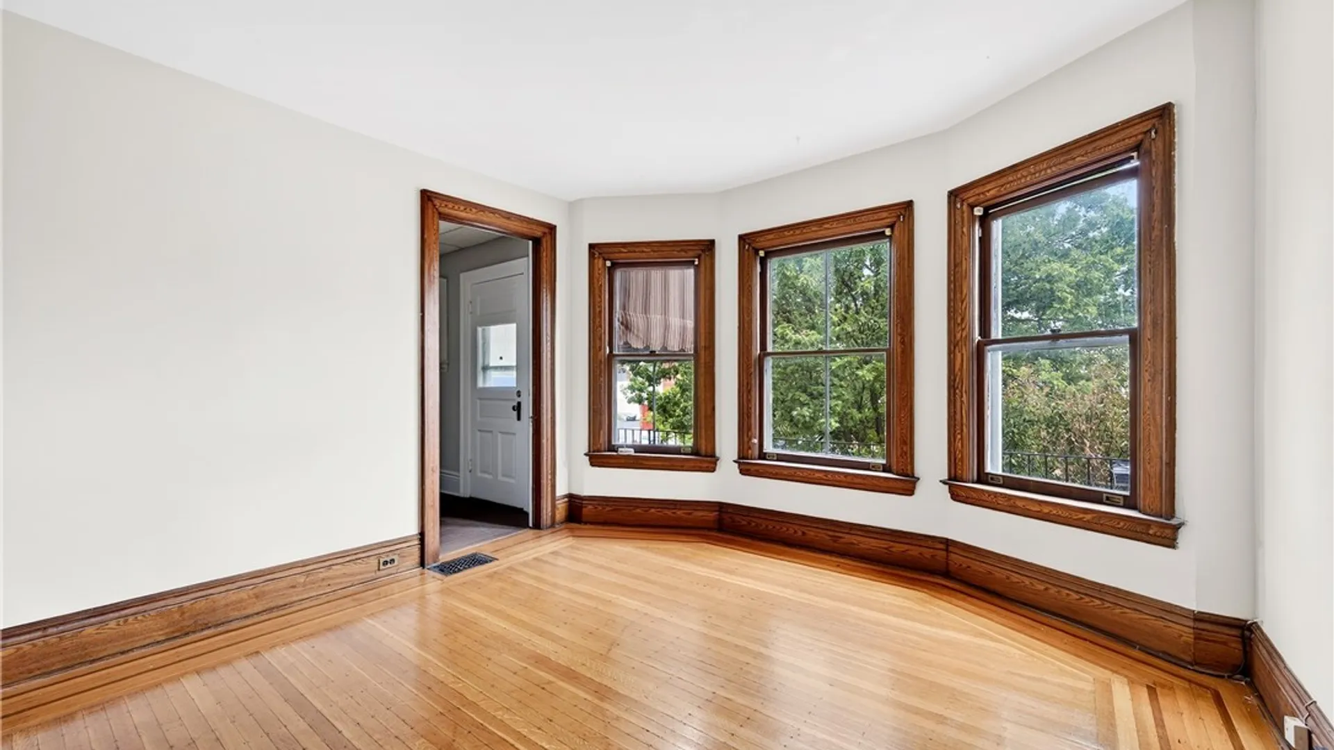 Property at 289 Auburn Avenue, Buffalo, NY 14213 7