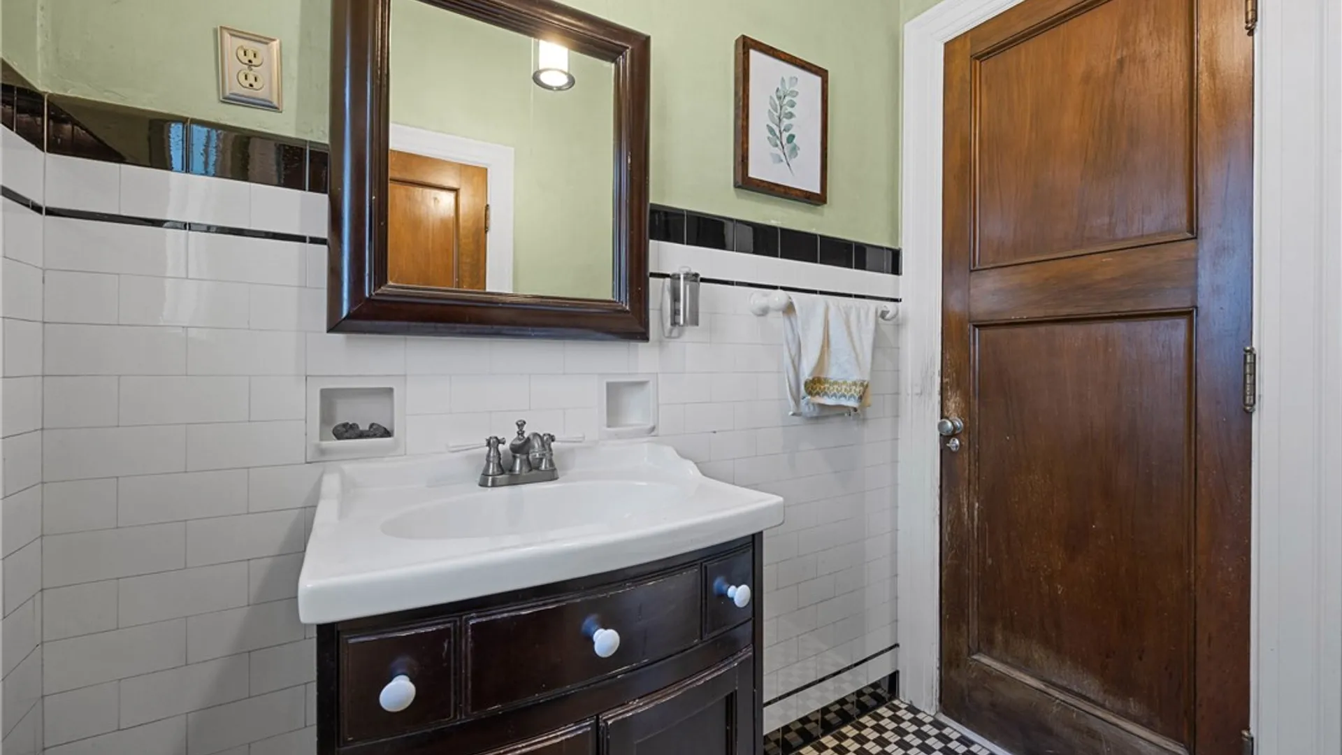Property at 52 Ellicott Avenue, Batavia City, NY 14020 34