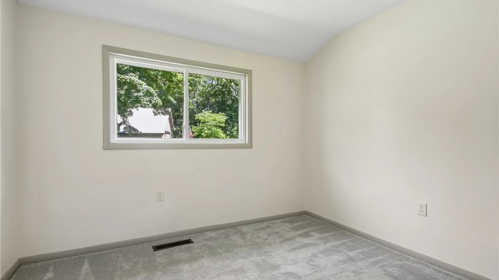 Property at 536 Lake Road, Webster, NY 14580 18
