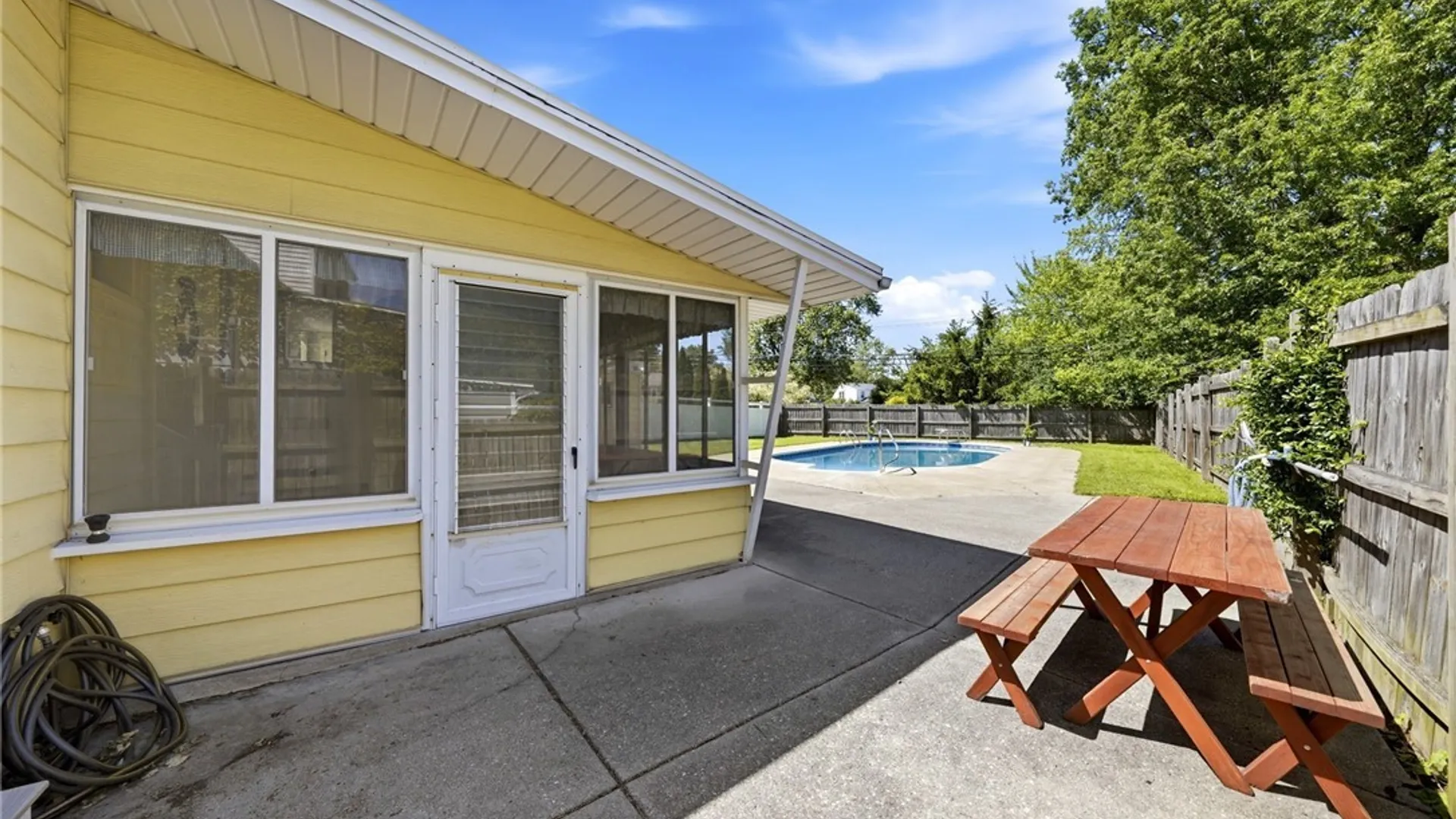 Property at 114 Brockett Drive, Tonawanda, NY 14223 27