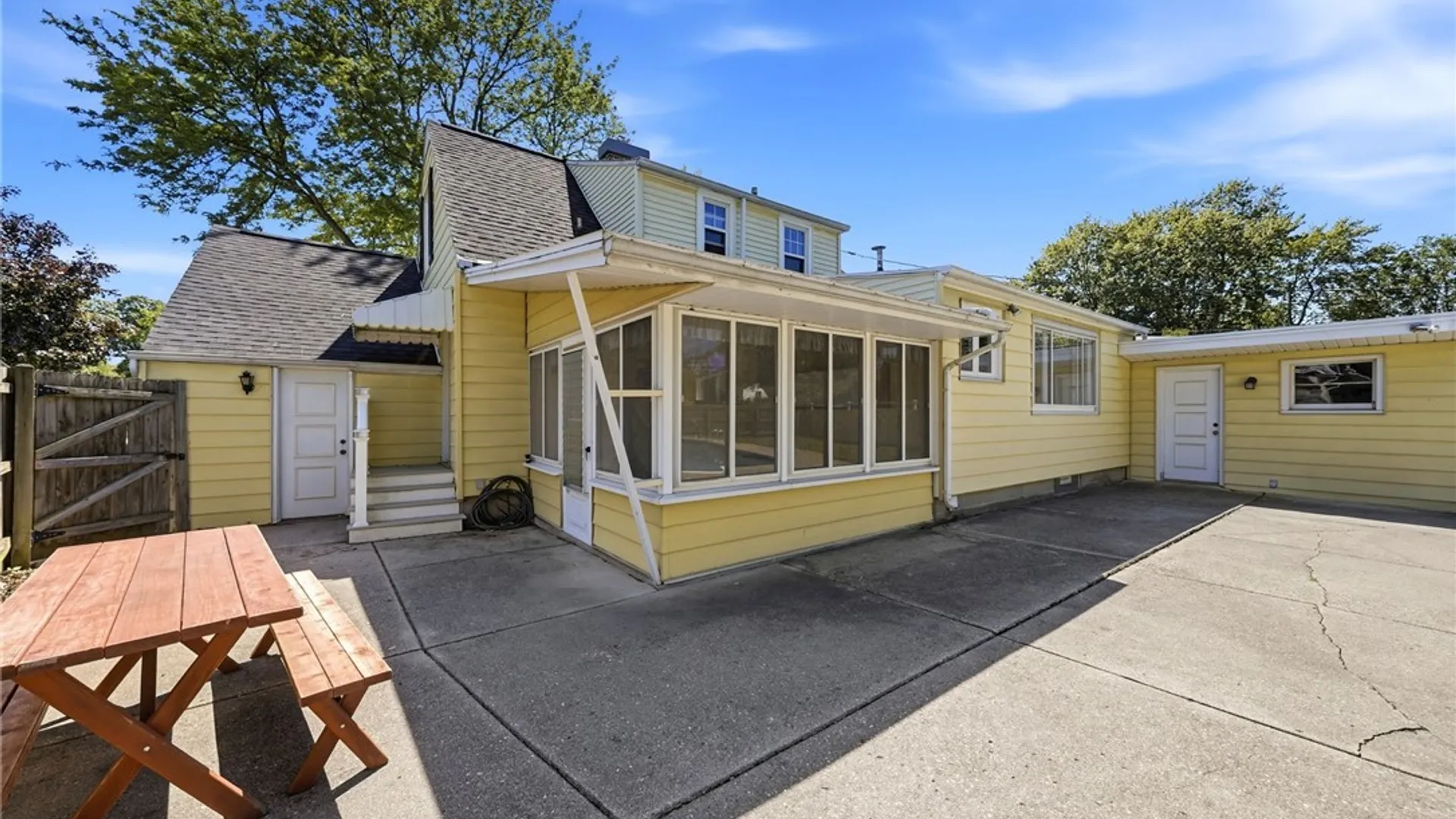 Property at 114 Brockett Drive, Tonawanda, NY 14223 29