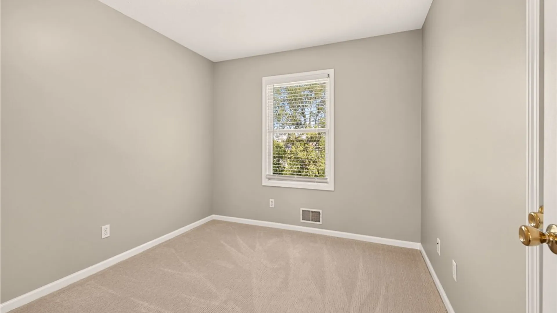 Property at 1154 Sweet Creek Circle, Webster, NY 14580 17