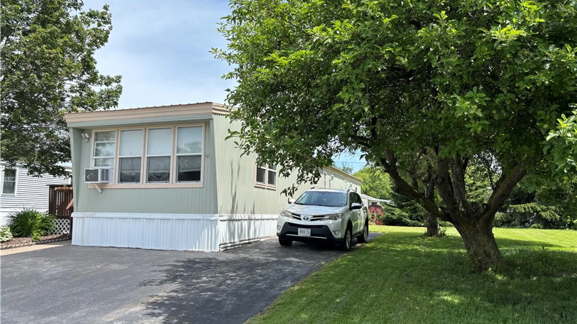 Property at 17 Farmingdale Drive, Hamlin, NY 14464 4